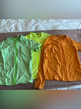 Bundle of SwimZip rash guards 6-8